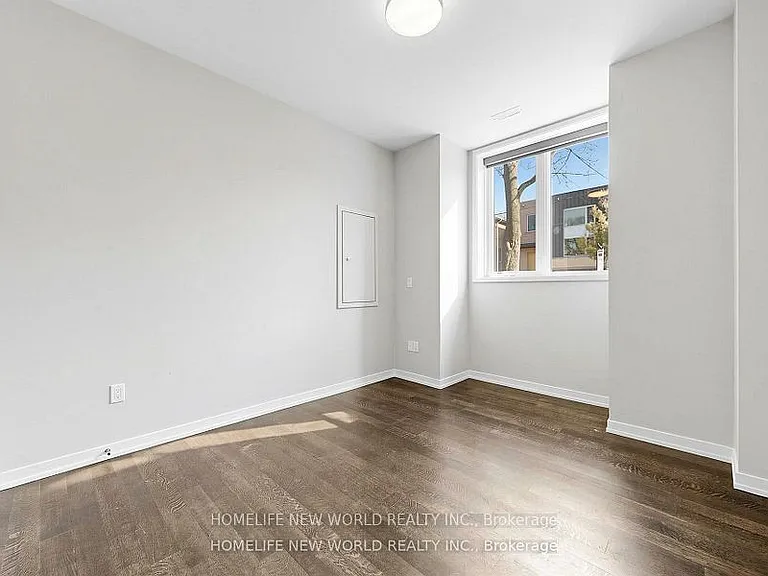 220 Roe Ave — Photo 24