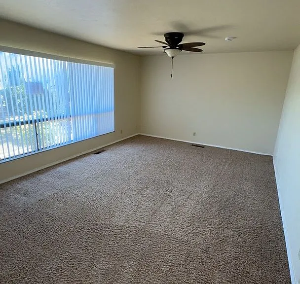 3504 W Cutler Ave — Photo 3