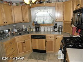 5th image of 444 Bayard St