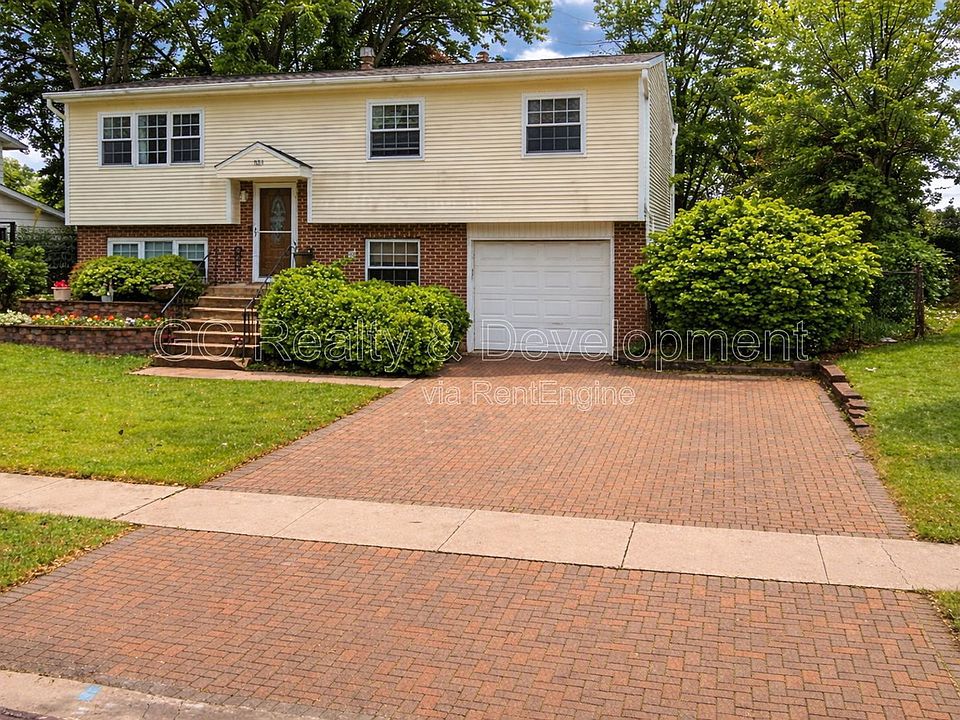 1st image of 321 Appling Ln