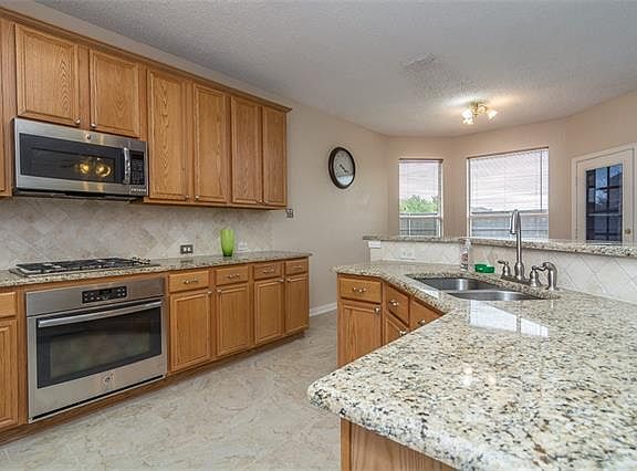 5th image of 8098 Palisades Dr