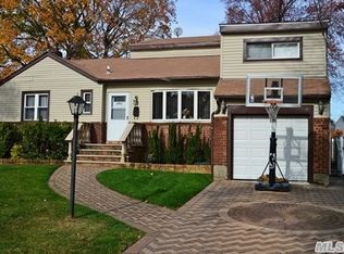 1973 Orchard St, Merrick, NY 11566