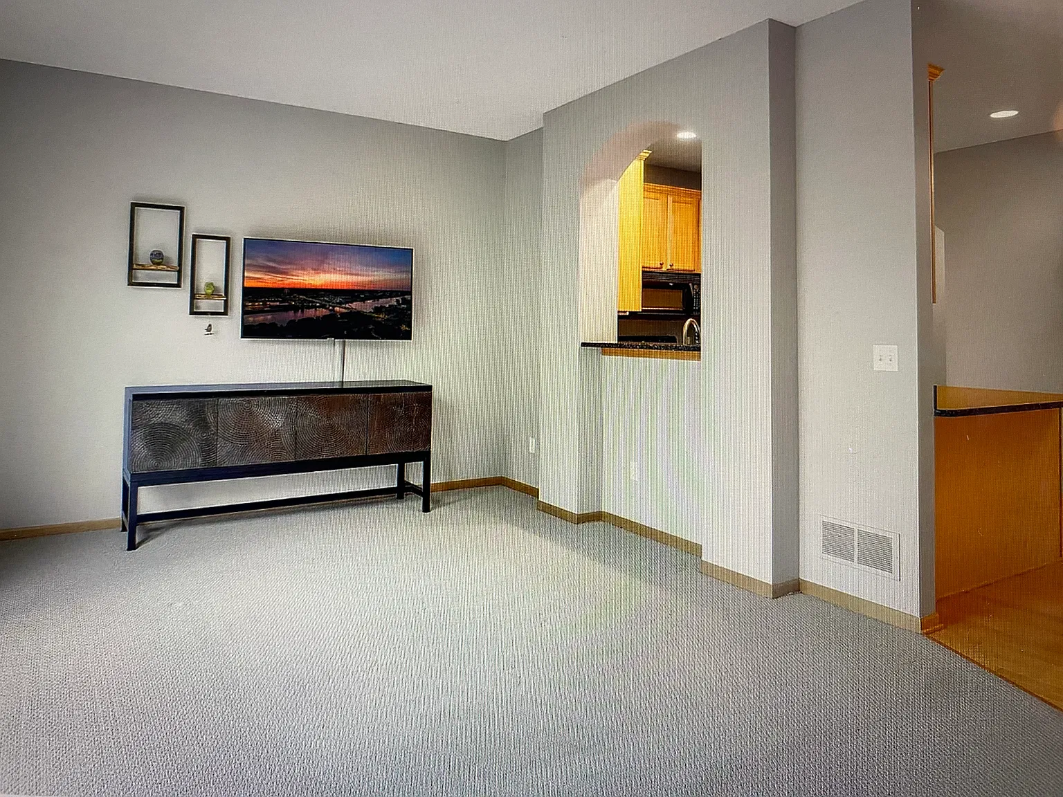 2 bed, 1.5 bath, 1395 sqft, $2,300 — Photo 2