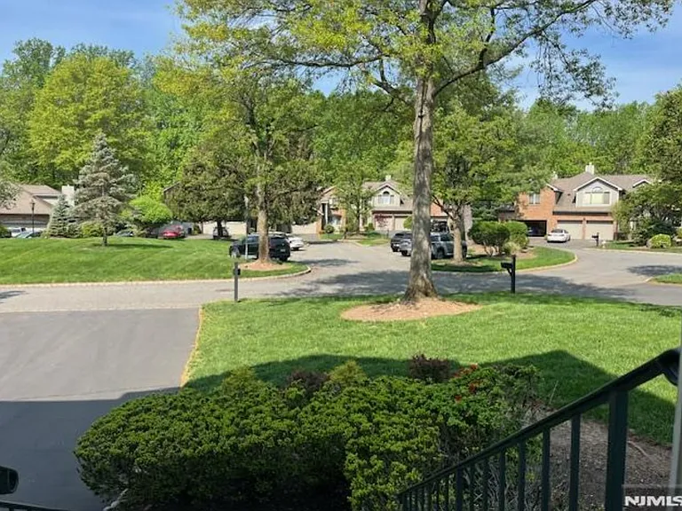 100 Lakeview Dr — Photo 14
