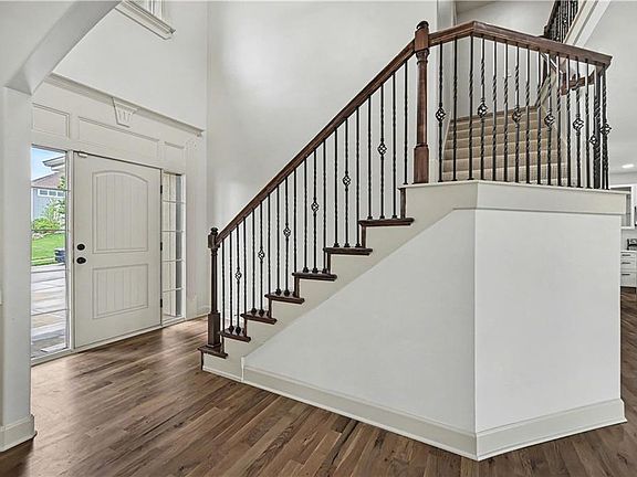 5th image of 9610 N Elm Ct