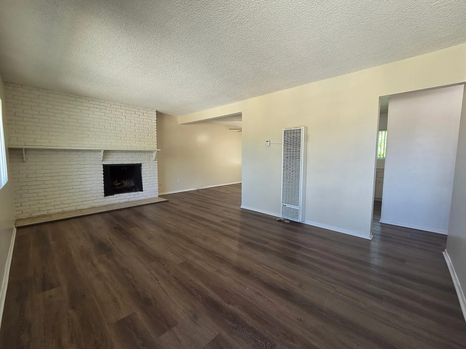 2 bed, 900 sqft, $2,200 — Photo 3