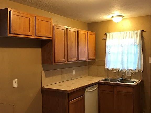 5th image of 522 E Daugherty Dr