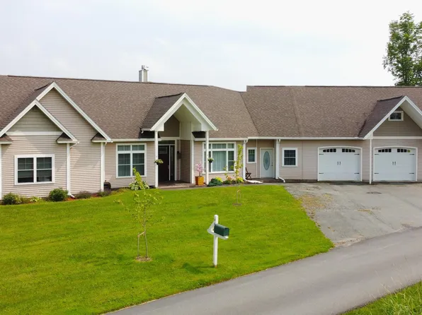 495 Memphremagog View, Newport City, VT 05855