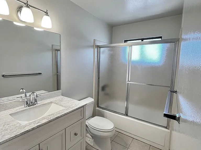 483 Belden St — Photo 6
