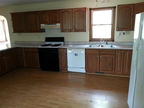 2nd image of 3155 S Rosewood Blvd