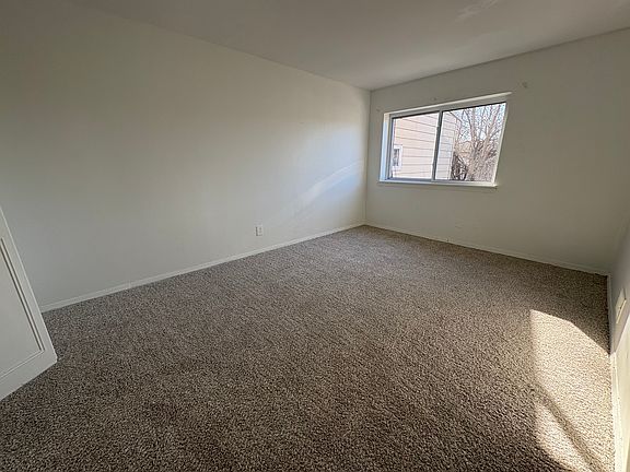 3rd image of 310 Lake Ave