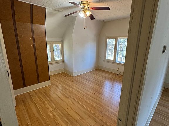 3rd image of 604 NW 4th St APT A