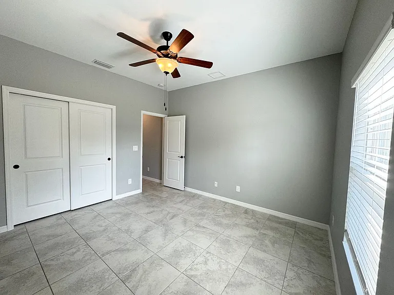 2233 S Chamberlain Blvd — Photo 10