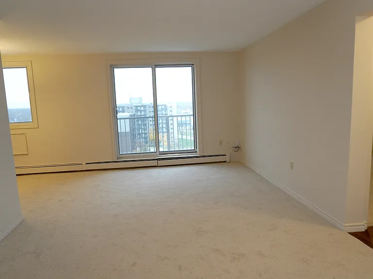 340 Willowdale Cres — Photo 11
