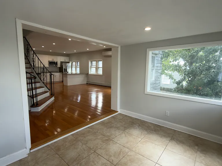 10 Greenwich Ave — Photo 8