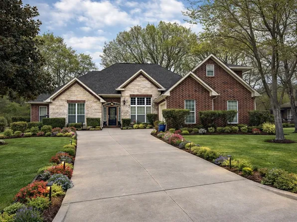 910 Holly Hill Ln, Mount Pleasant, TX 75455