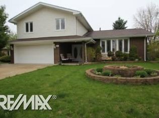 310 S Meier Rd, Mount Prospect, IL 60056