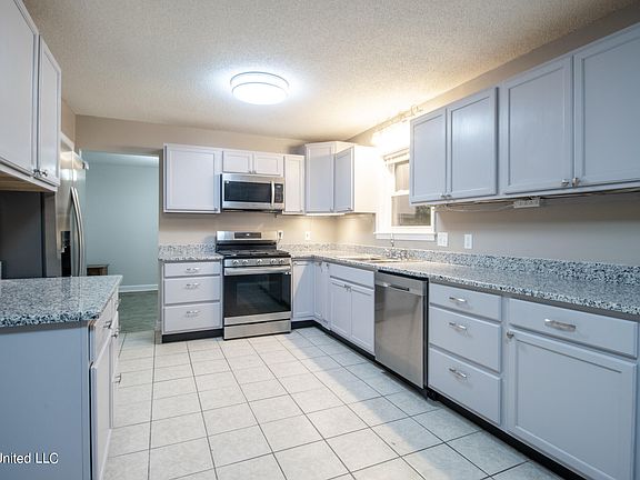 5th image of 2351 Sandalwood Dr