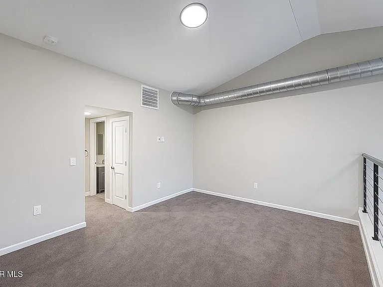 3030 Pera Ave #2 — Photo 14