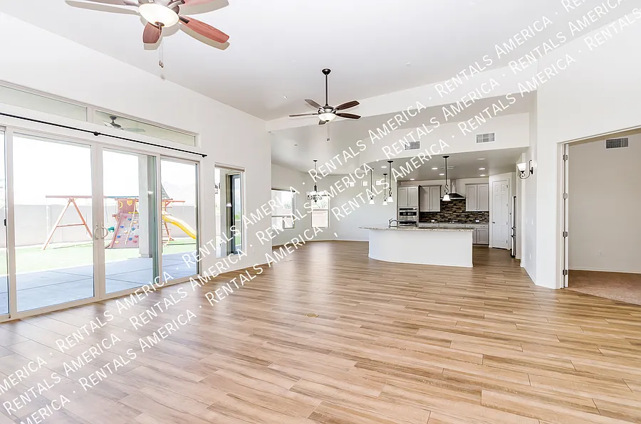 Beautiful Home in Corona de Tucson! — Photo 2
