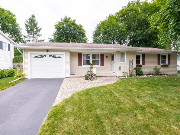 20 Maridana Dr, Fairport, NY 14450