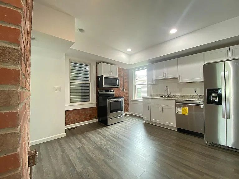 Updated Eat-In Kitchen