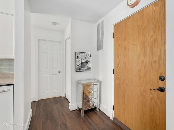 5th image of 5810 Oakwood Dr Unit 1B