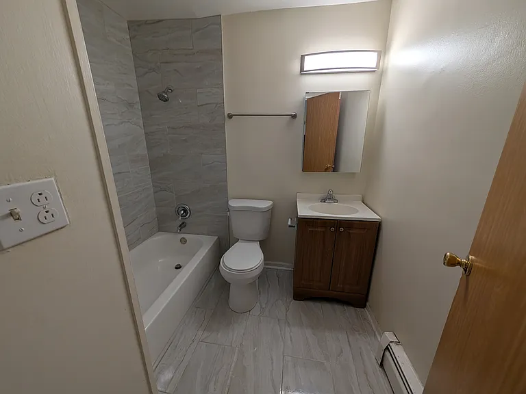359 W Hawthorne Cir #1B — Photo 7