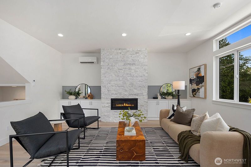 3rd image of 825 NE 105th Street