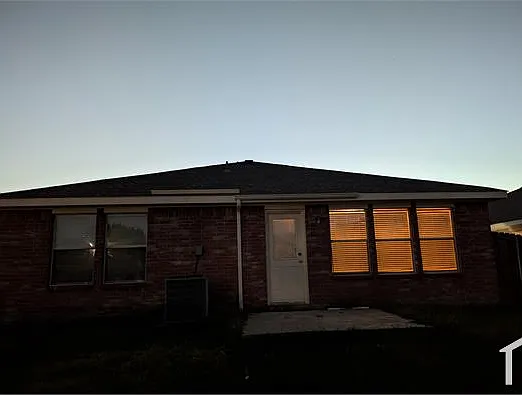 2005 Wildwood Dr — Photo 1