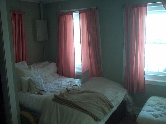 4th image of 42 Wentworth St APT B