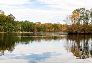 33 Waterview Ct, Marlton, NJ 08053