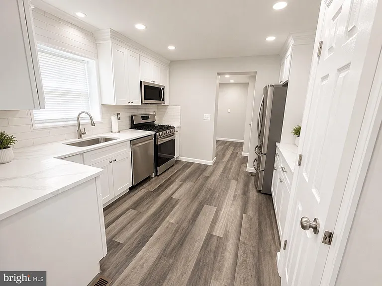 383 Johnson Ave — Photo 8