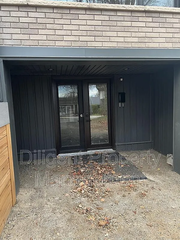 2 bed, 1.0 bath, $1,900 — Photo 2