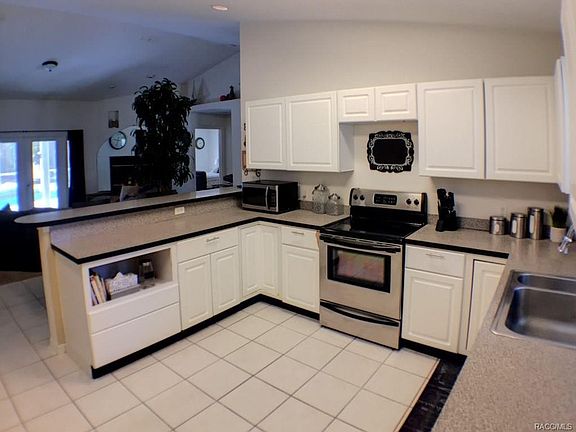 2nd image of 3630 SW Shorewood Dr