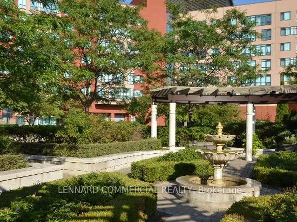 90 Scottfield Dr #816, Toronto, ON M1S 5W4