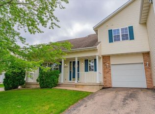 1043 Chandler Ln, Sun Prairie, WI 53590