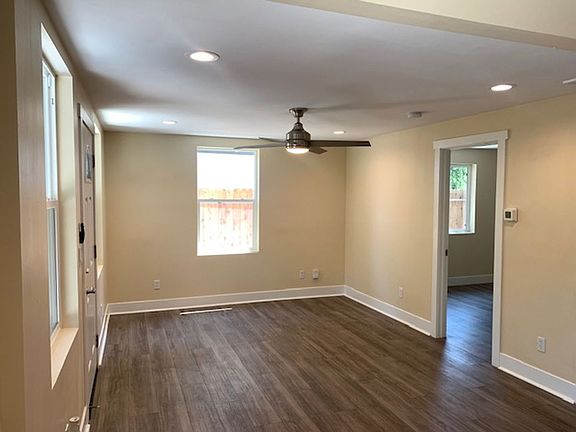 4th image of 1653 Court Dr Unit B
