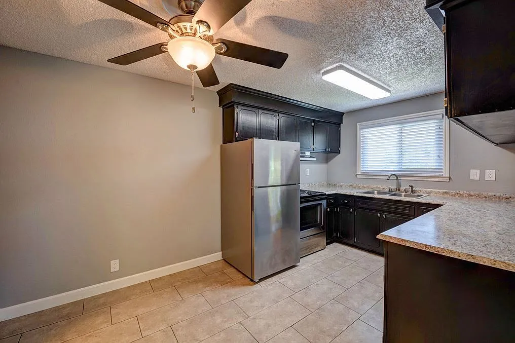 Riverview Condominiums — Photo 4