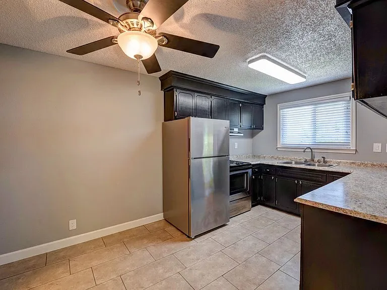 Riverview Condominiums — Photo 4