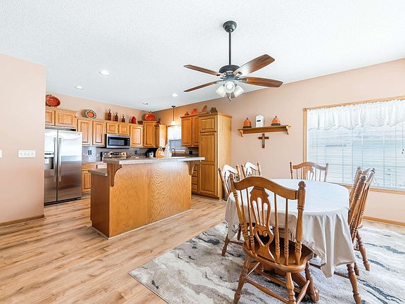 5th image of 1011 S Sagebrush St