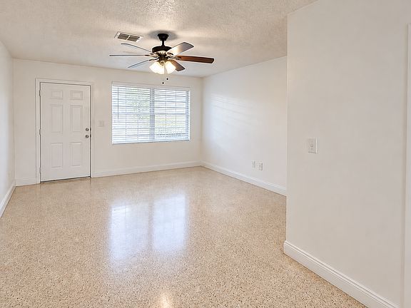 3rd image of 120 W 28th St #15