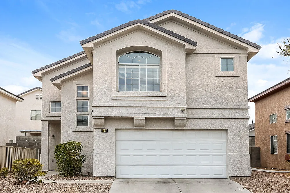 5 bed, 2.5 bath, 2212 sqft, $2,420 — Photo 1