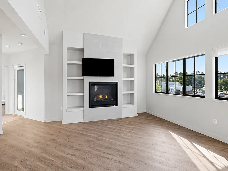 Upscale Westside Living! Spacious 2BD/2BA Above Copal Restaurant — Photo 11