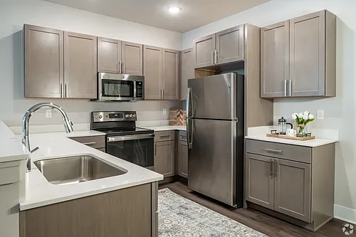 Barrington Square Luxury Apartments Photo 1
