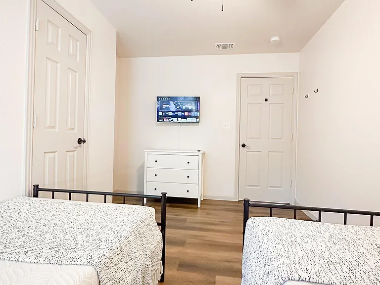 Twin Beds Dresser and TV, closet