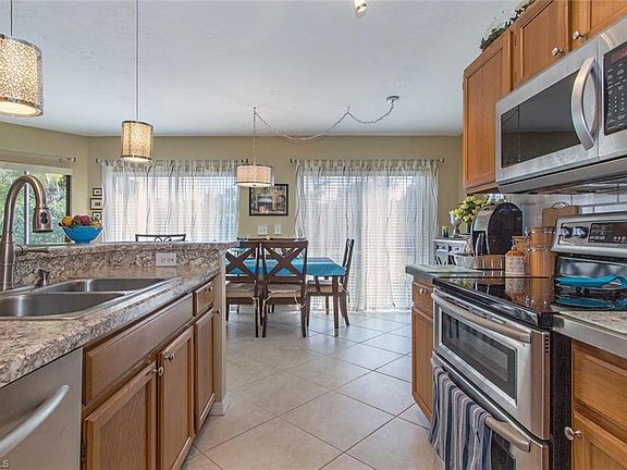 3rd image of 46 Bennington Dr APT 6-2