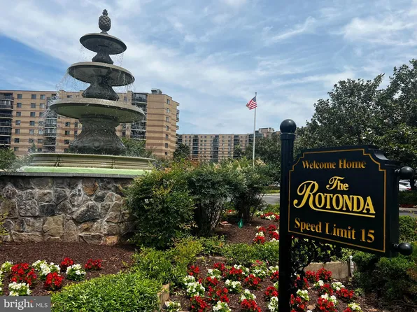 8350 Greensboro Dr APT 218, Mc Lean, VA 22102