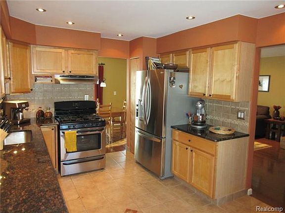 2nd image of 31684 Bear Creek Blvd