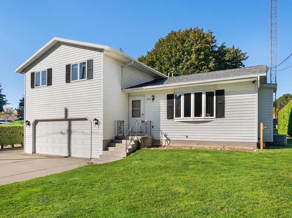 2240 Menchl DRIVE, Manitowoc, WI 54220